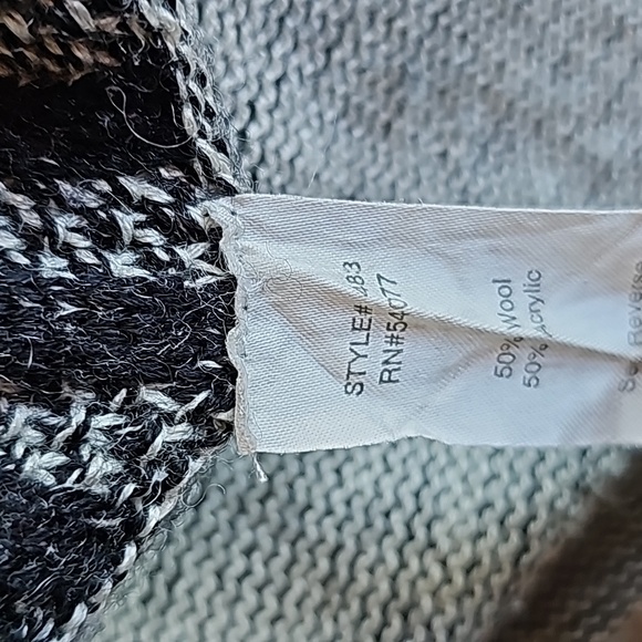 CABI Sweater - Picture 6 of 7